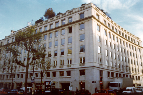 Ivanhoé Cambridge sells the 42 de Friedland building in Paris