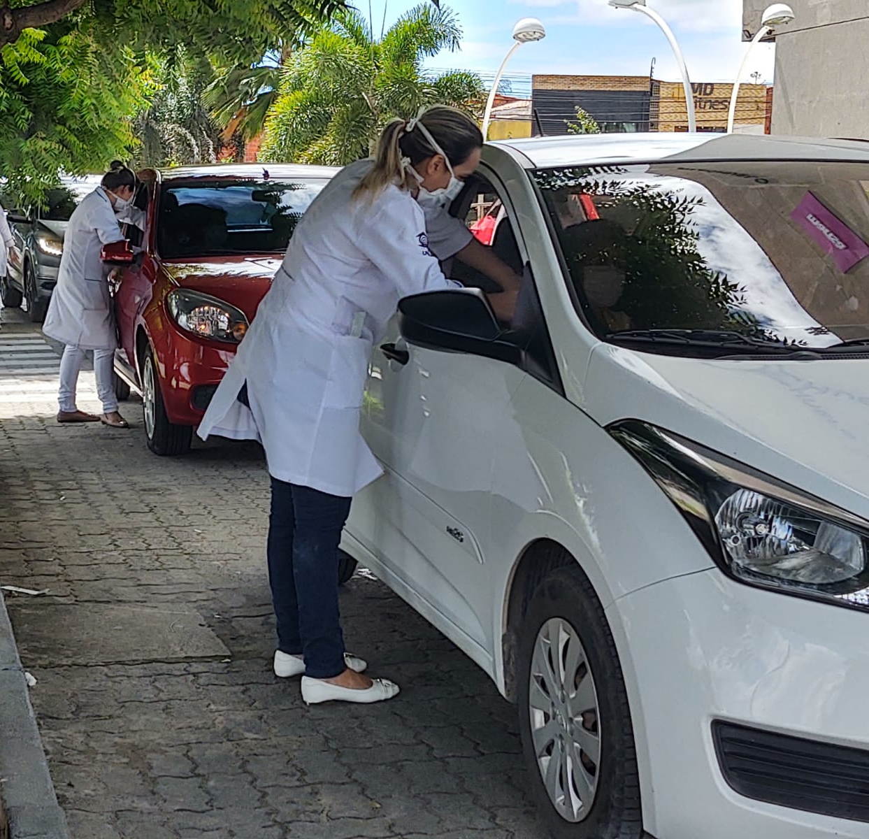 Use of parking lots at Via Sul Shopping in Brazil for seasonal flu vaccination clinics.